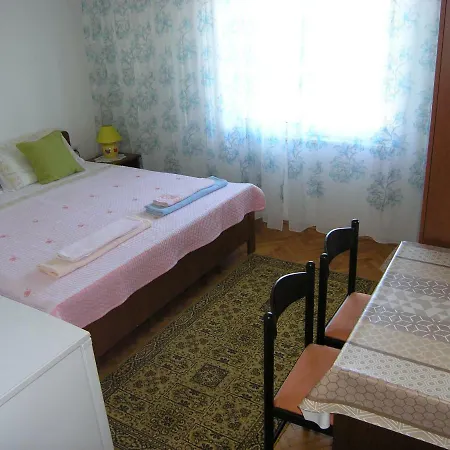 Δωμάτια σε οικογενειακή κατοικία Private Petar Vrh (Krk)